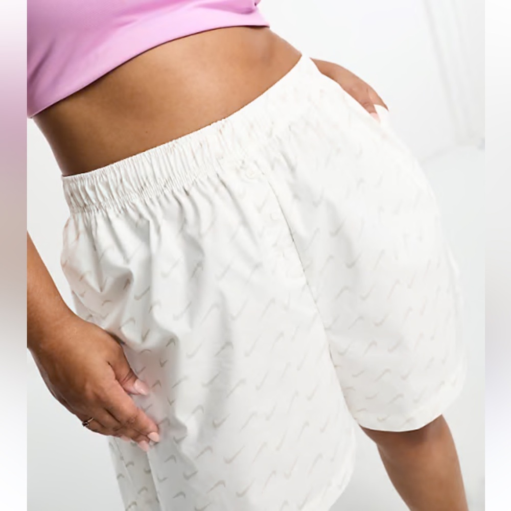 NWT Nike Everyday Modern Women's High-Waisted Woven Shorts,‎ XL